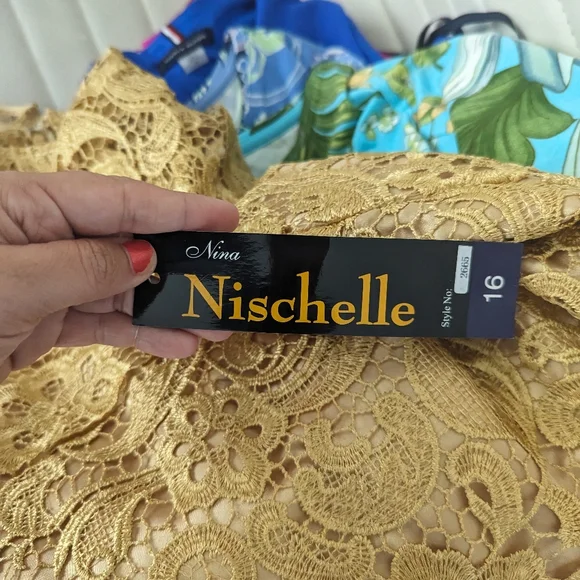 NEW Womens Nischelle Gold Lace Shift Dress 16 Style 2665 - Picture 3 of 4